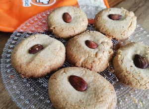Une photo de Biscuits à l'amande 🇪🇸 (ressemble fortement à des montecaos)