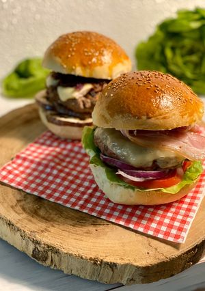 A picture of Homemade 100% Beef Burgers.