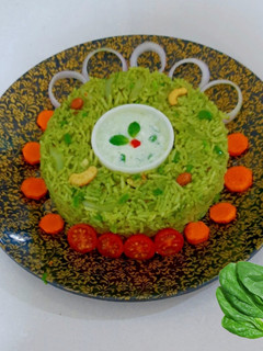 પાલક પુલાવ (Palak Pulao Recipe In Gujarati) રેસીપી મુખ્ય ફોટો