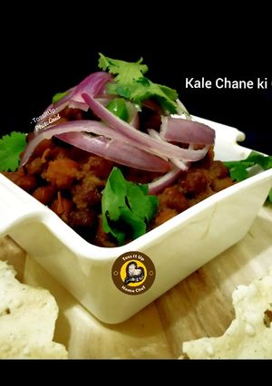 A picture of Bengal Gram Ghughni Or kale Chane ki Ghughni.