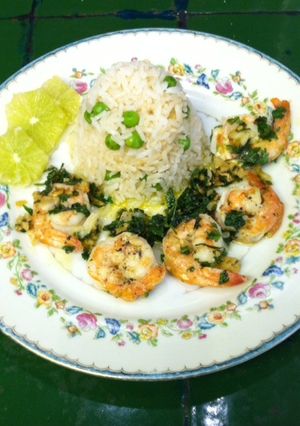 Una foto de Camarones gremolata