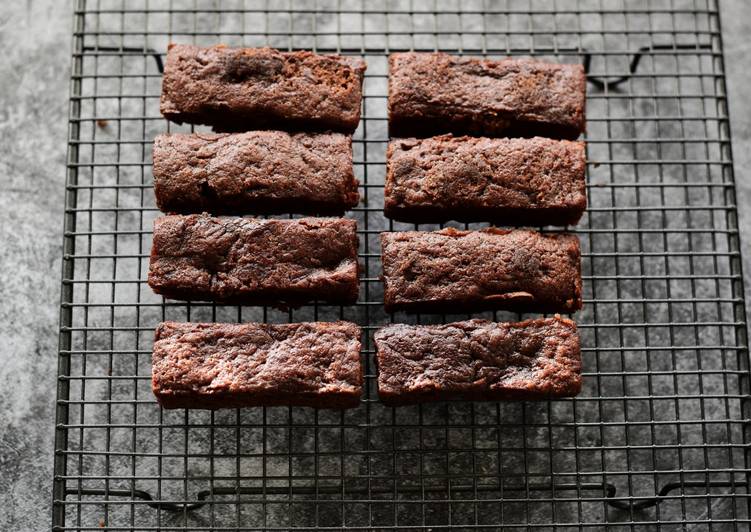 Step-by-Step Guide to Prepare Quick Banana and Chocolate Slice