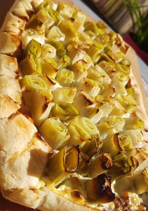 Une photo de Tarte poirreaux, noix, ricotta et feta