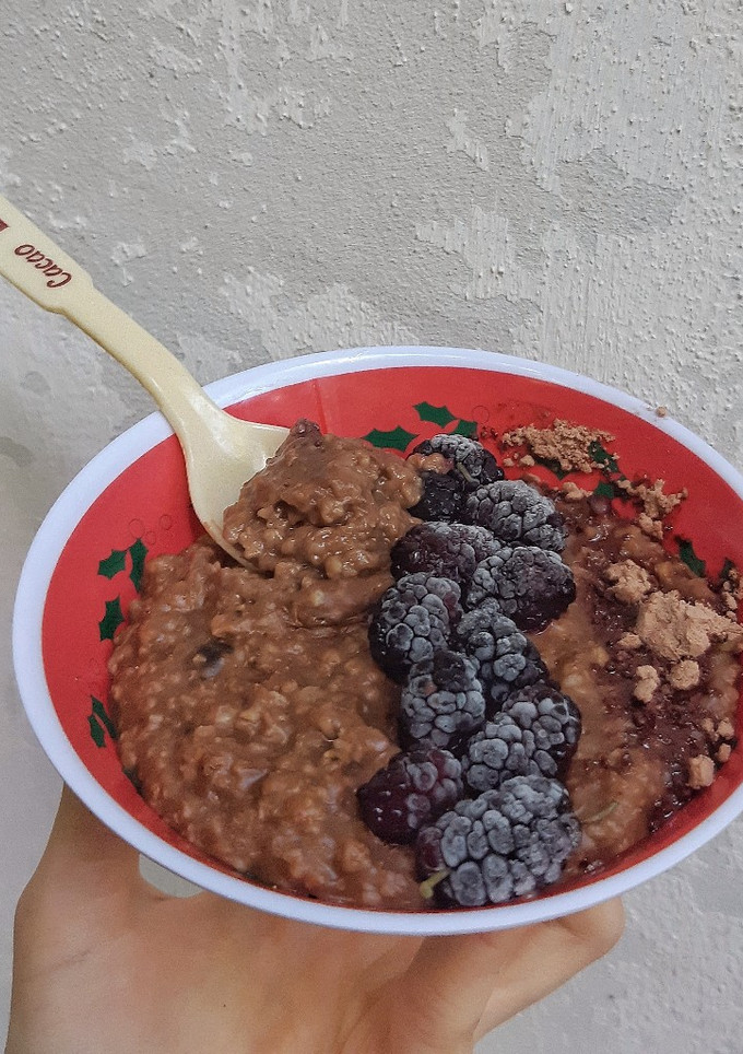 Una foto de Porridge de avena con chocolate