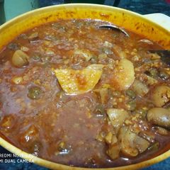 A picture of Aloo Choliya with mushrooms.