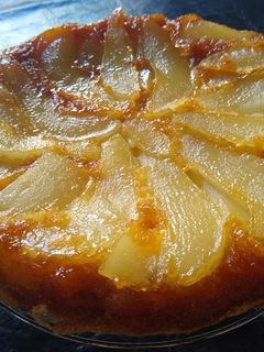 Una foto de Torta invertida de pera