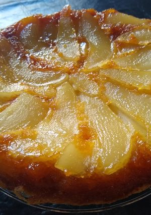 Una foto de Torta invertida de pera