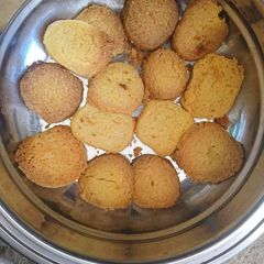 A picture of 3ingredients crunchy Biscuits.