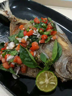 Foto resep Bawal goreng sambal dabudabu