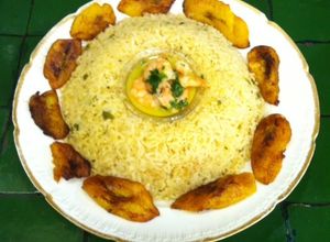 Una foto de Arroz cajún con camarones