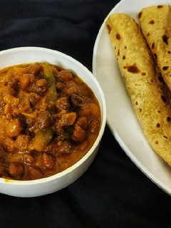 தாபா ஸ்டைல் கருப்பு கடலை மசாலா கறி(dhaba style channa masala recipe in tamil) செய்முறை முக்கிய புகைப்படம்