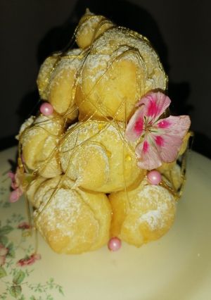 Una foto de Croquembouche