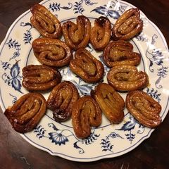 A picture of California Farm Puff Pastry Cookies.