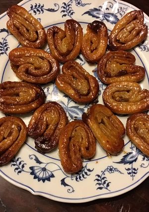 A picture of California Farm Puff Pastry Cookies.