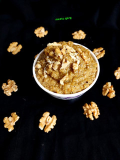 अखरोट का हलवा (Walnuts ka halwa recipe in Hindi) रेसिपी मुख्य फोटो