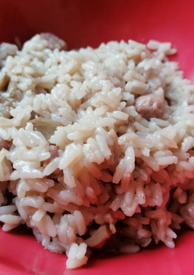 Una foto de Arroz con setas y longaniza