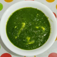 A picture of Palak paneer.