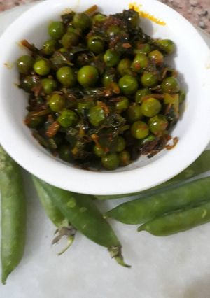 A picture of Matar or bathue ki Sabzi.