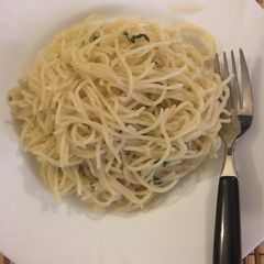 A picture of Spaghetti in Garlic Oil.