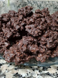 Una foto de Crujientes de chocolate y turrón