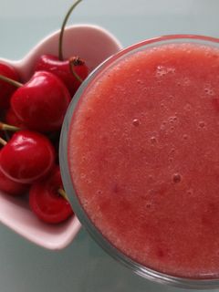 Una foto de Batido isotónico de cerezas con Agua de Mar