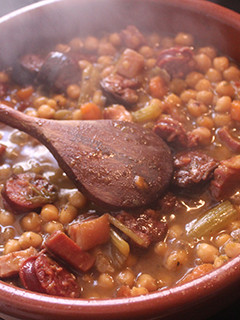 Una foto de Garbanzos en cazuela de barro