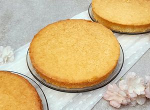 Una foto de 🍰Bizcochuelo 1234 con crema 🍰Ideal torta de cumpleaños y ocasiones especiales🍰 #Fácil #Sinbalanza🍰
