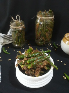 हरी मिर्च का आचार (hari mirch ka achar recipe in hindi) रेसिपी मुख्य फोटो