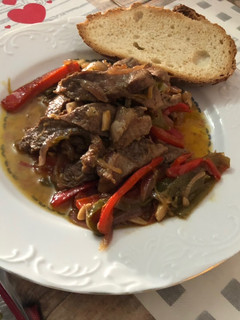 Una foto de Filete de pobre en wok de verduras