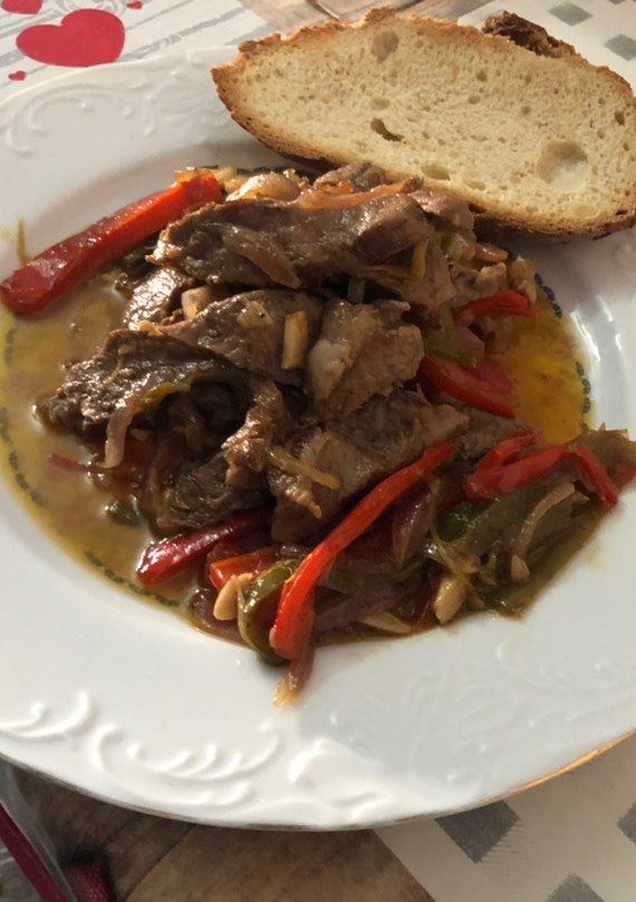 Una foto de Filete de pobre en wok de verduras