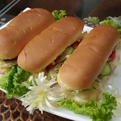 A picture of Anday Wala burger.