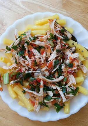 Hình của món Nui xào gà sốt cà chua.