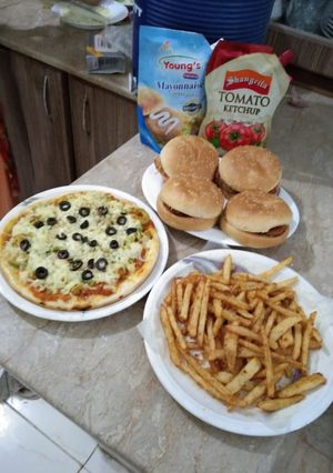 A picture of Chicken Tikka pizza.