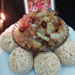 Vrat Ke Laddoo A picture of Vrat Ke Laddoo.