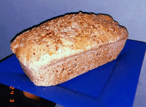 Una foto de Pan de molde integral con mix de semillas