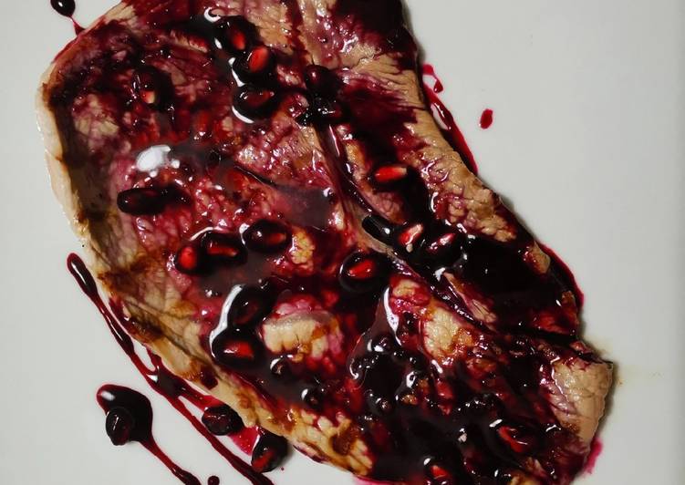 Rosa di vitello con salsa di melagrana