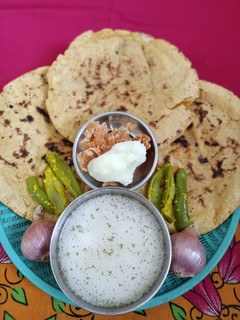 મકાઈ ના રોટલા (Makai Rotla Recipe In Gujarati) રેસીપી મુખ્ય ફોટો