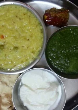 A picture of Khichadi.