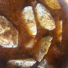 A picture of Anda Aalo gravy.