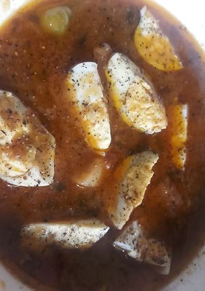 A picture of Anda Aalo gravy.