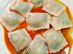 Una foto de Ravioles sin gluten y veganos con tapas de empanadas