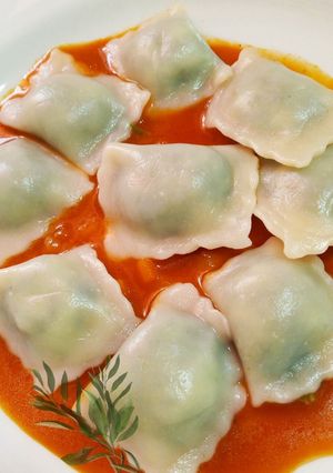 Una foto de Ravioles sin gluten y veganos con tapas de empanadas