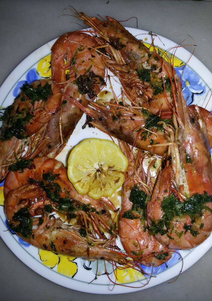 Una foto de Gambón a la plancha con picadillo