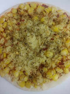ஸ்வீட் கார்ன் பீட்ஸா (Sweet corn pizza recipe in tamil) செய்முறை முக்கிய புகைப்படம்