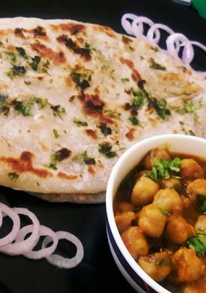 A picture of Paneer Tawa Naan.