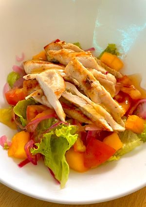 Una foto de Ensalada de mango y vinagreta de Piña (súper fácil)