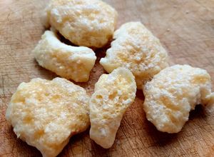 Foto di Chips di croste di parmigiano
