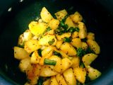फ्रेंच बीन्स और आलू की सूखी सब्जी (French beans aur aloo ki sookhi sabzi recipe in Hindi)