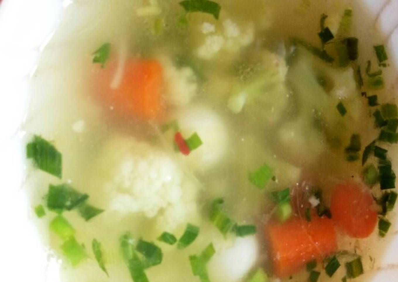 Sup sayur dari telur puyuh