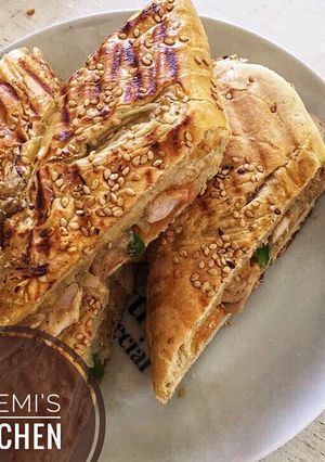 A picture of Panini chicken sandwich.